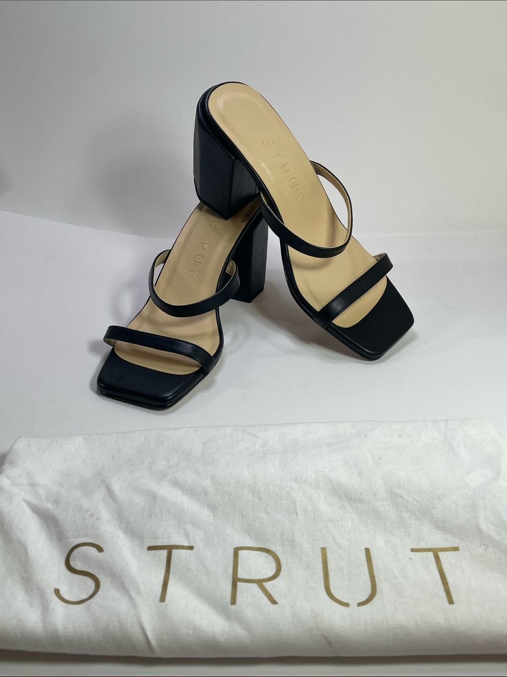 Strut! Black Minimalist Square-Toe Block Heel Sandals Size 7